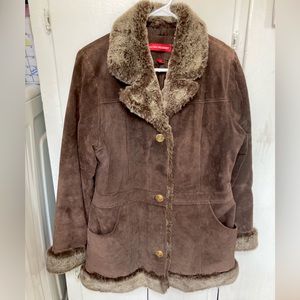 Suede coat with faux fur trim 🤎🧡